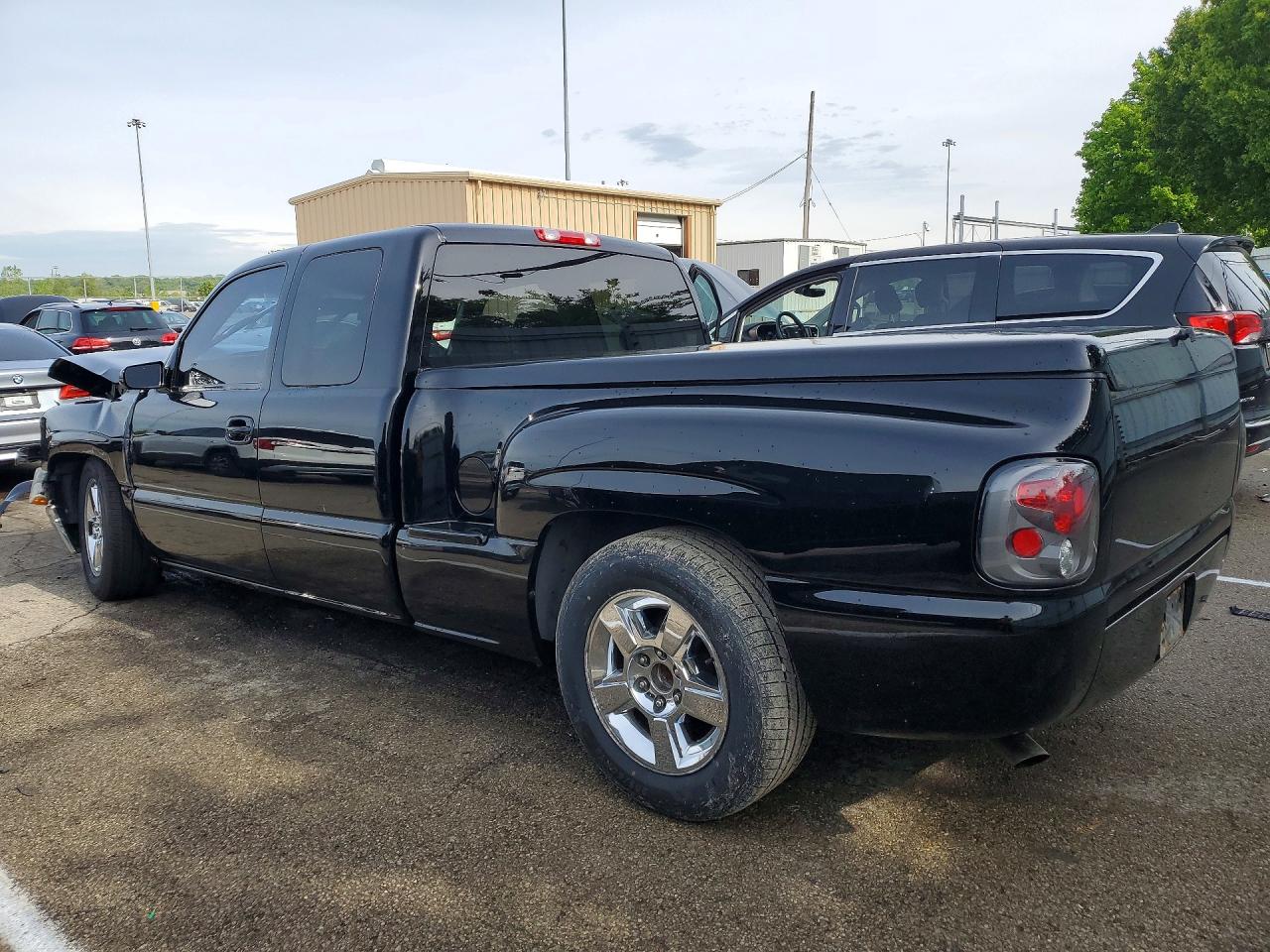 CHEVROLET SILVERADO 2000 — 3
