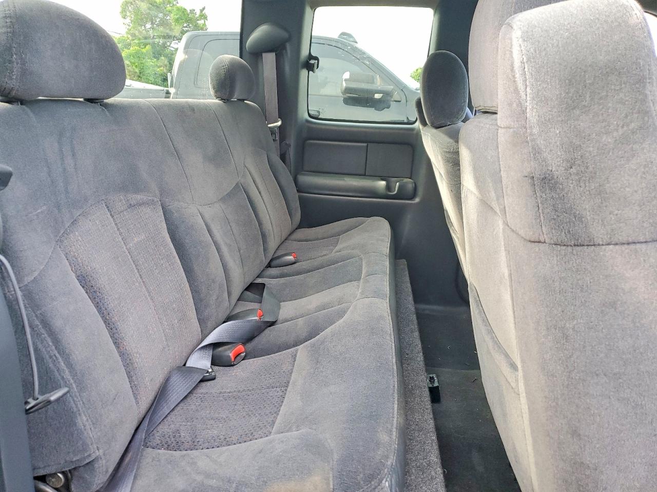 CHEVROLET SILVERADO 2000 — 12