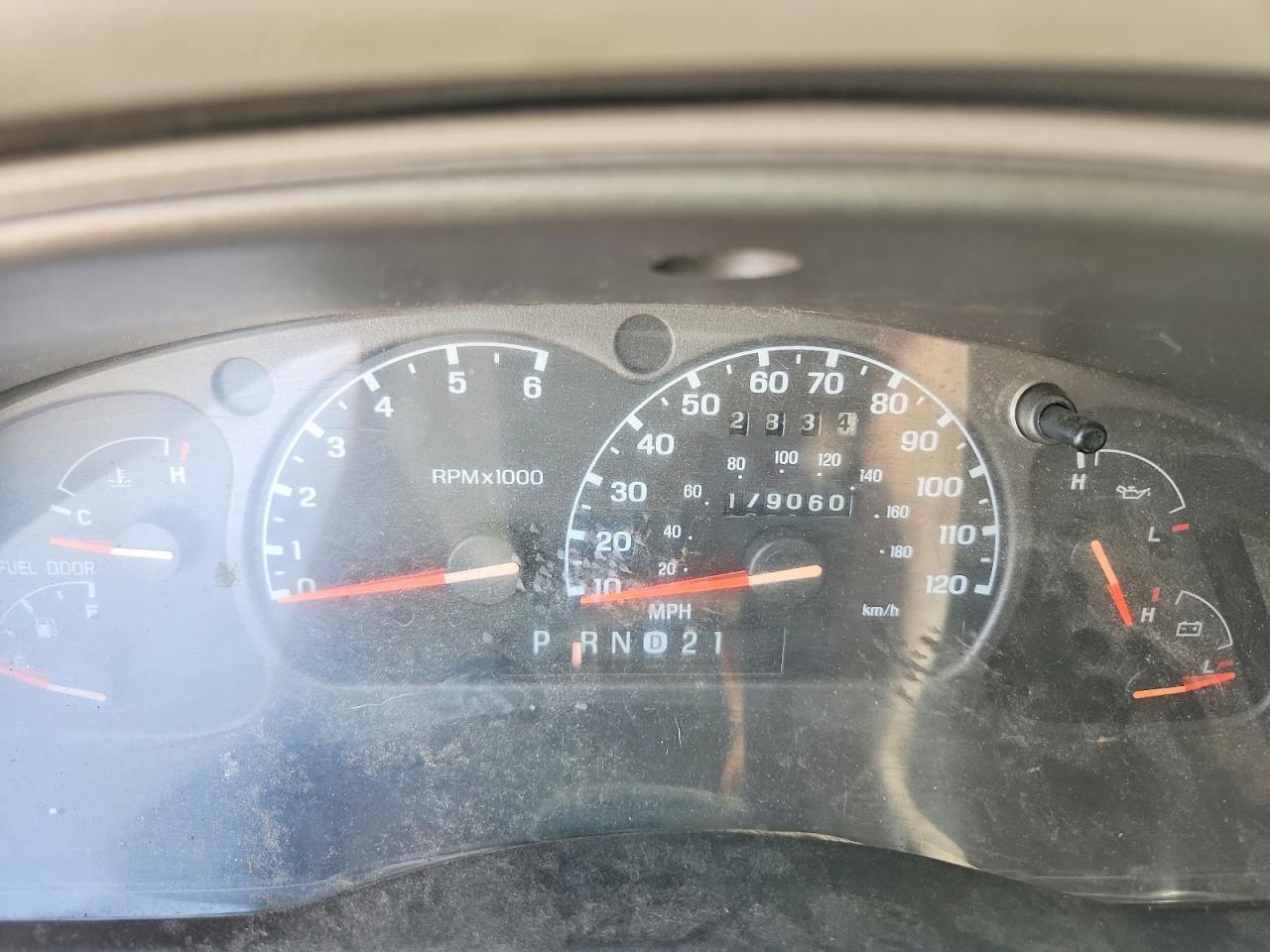 MAZDA B3000 2001 — 10