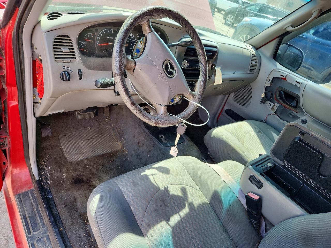 MAZDA B3000 2001 — 9