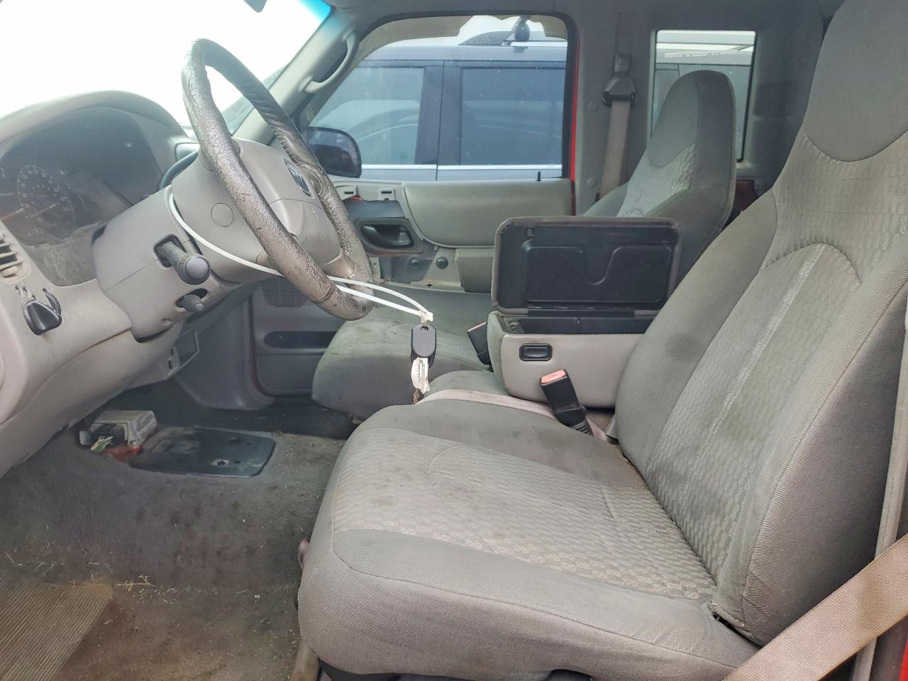 MAZDA B3000 2001 — 8