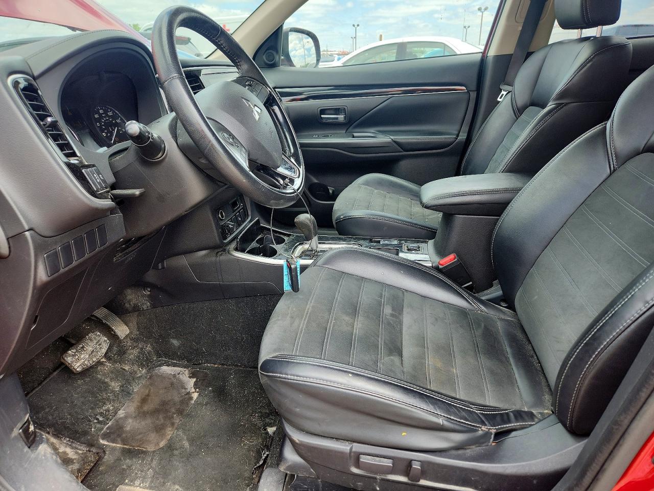 MITSUBISHI OUTLANDER 2019 — 8