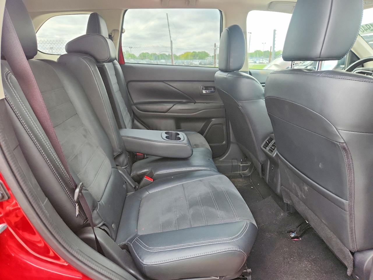 MITSUBISHI OUTLANDER 2019 — 12