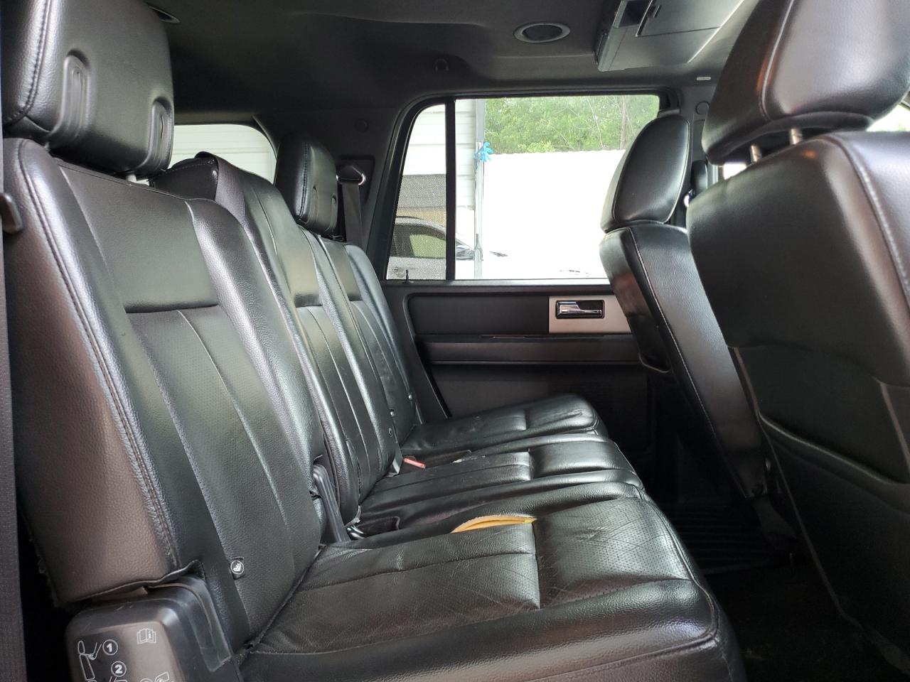 FORD EXPEDITION 2010 — 12