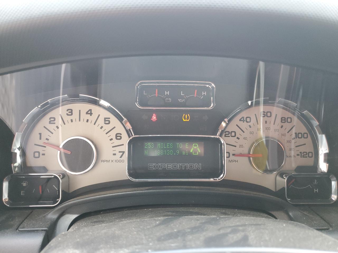 FORD EXPEDITION 2010 — 10