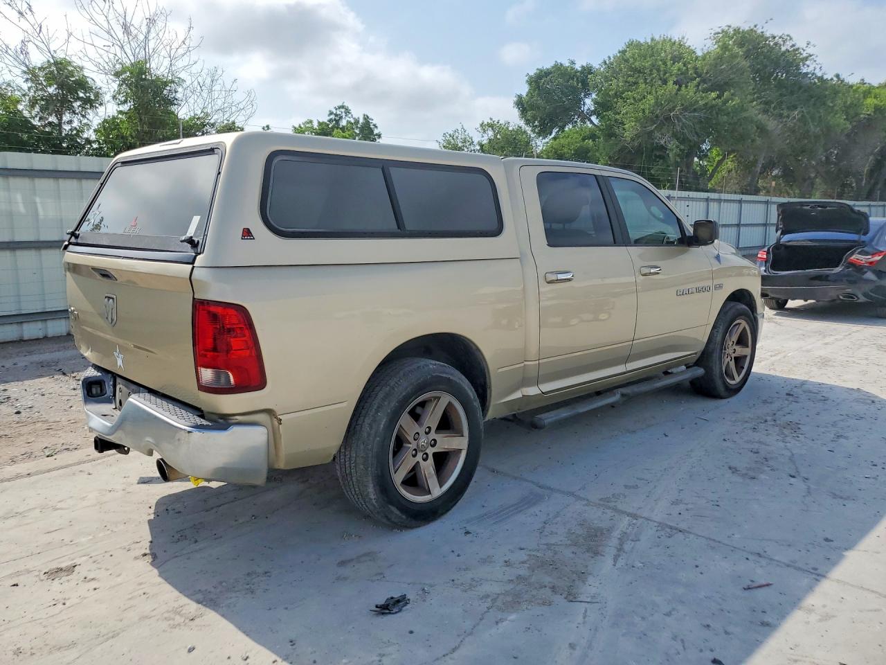 DODGE RAM 1500 2011 — 4