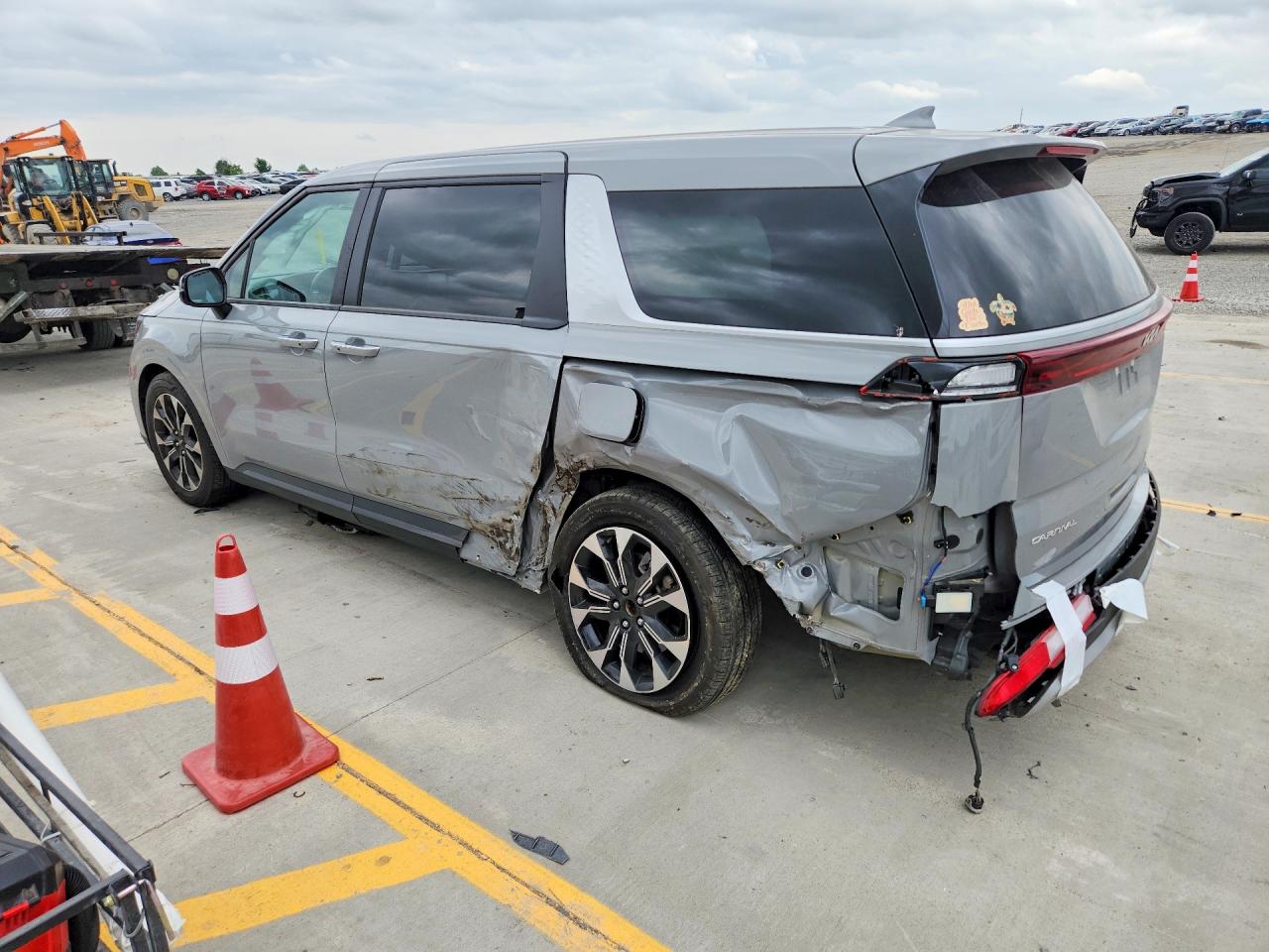 KIA CARNIVAL 2024 — 3