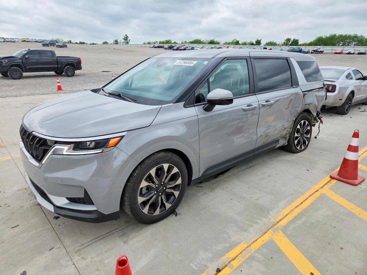 KIA CARNIVAL 2024 — 2