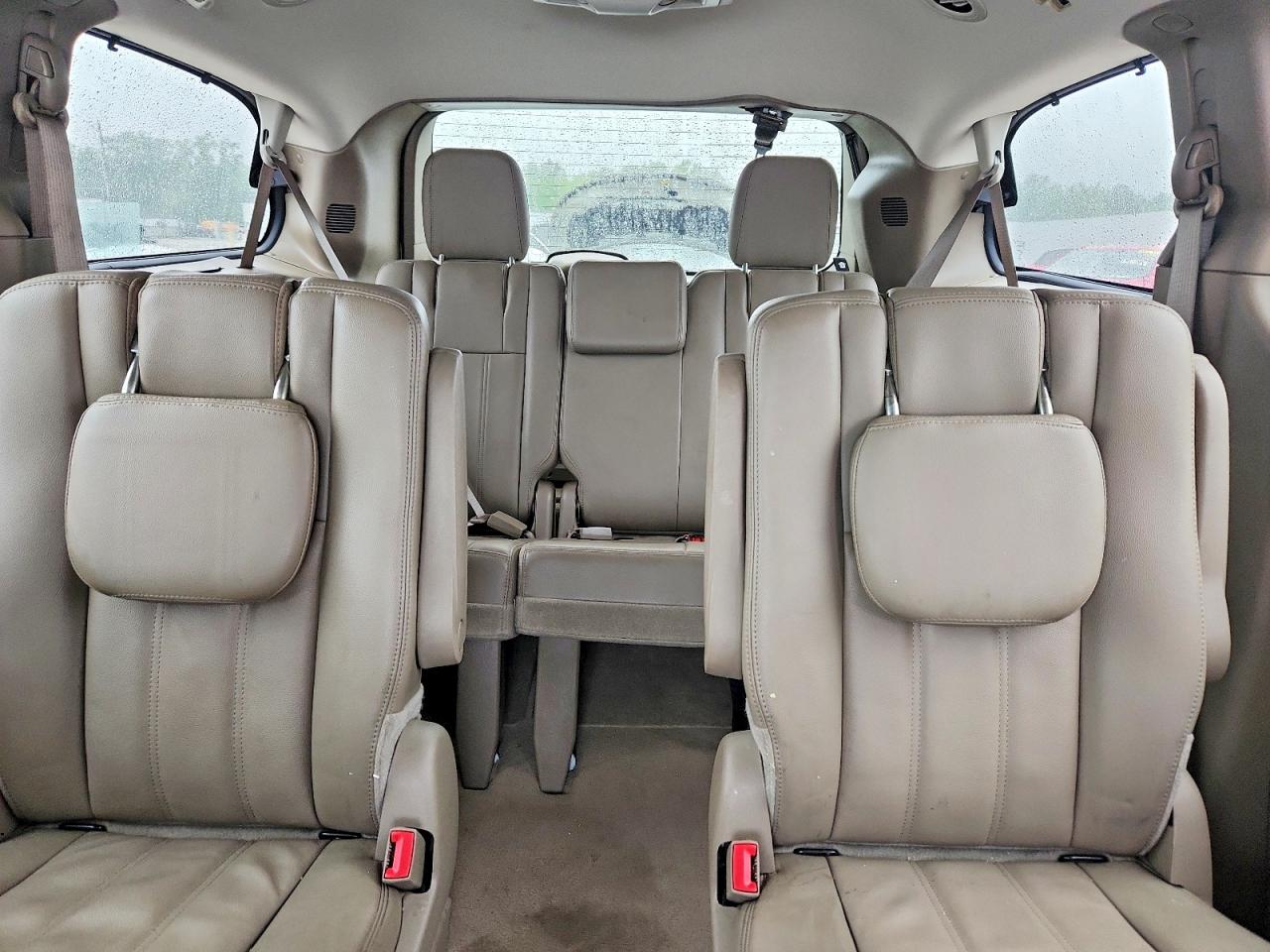 CHRYSLER TOWN & COUNTRY 2013 — 11