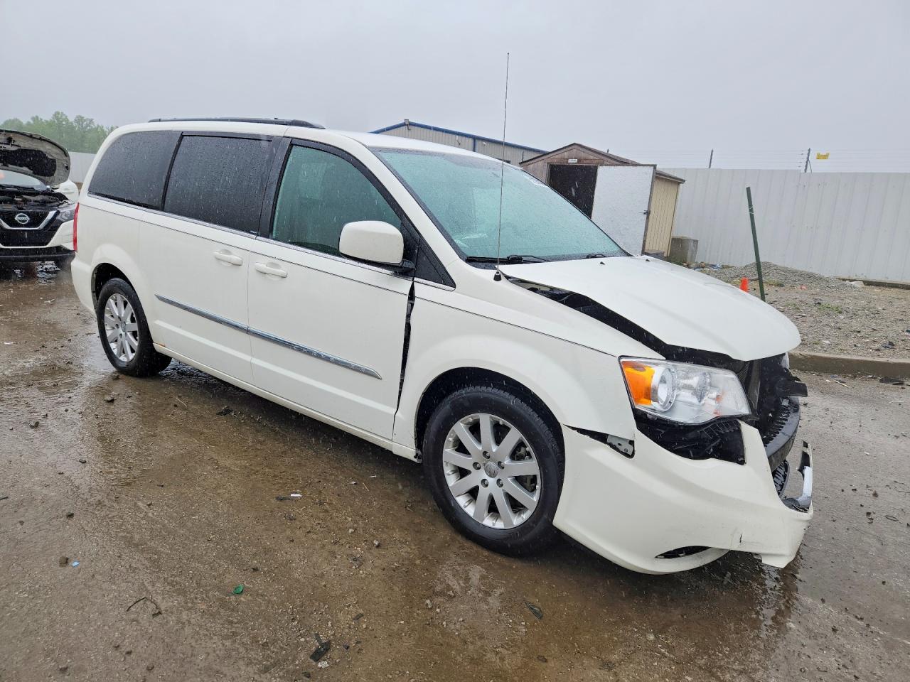 CHRYSLER TOWN & COUNTRY 2013 — 5