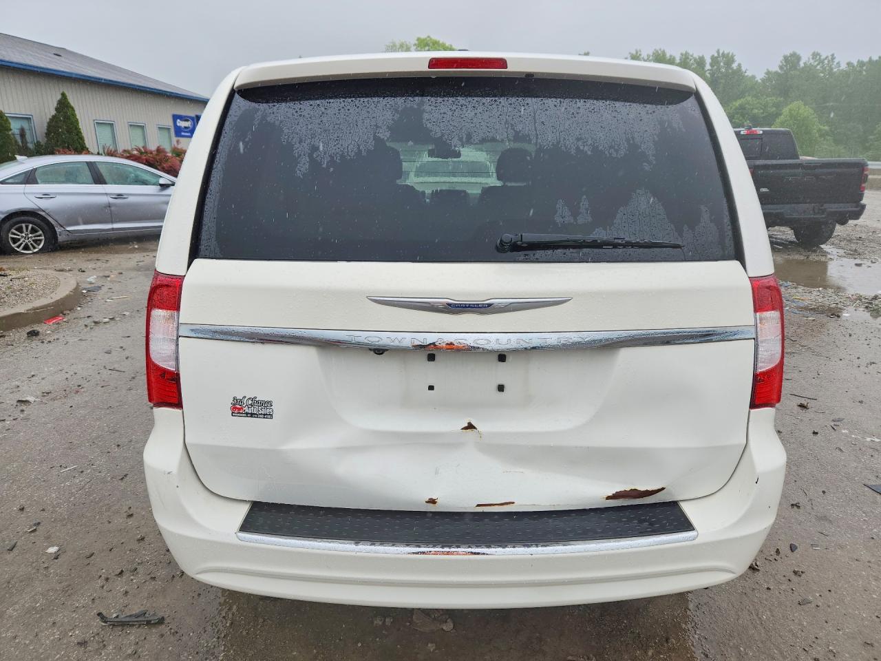 CHRYSLER TOWN & COUNTRY 2013 — 7