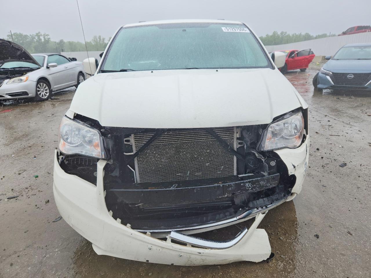CHRYSLER TOWN & COUNTRY 2013 — 6