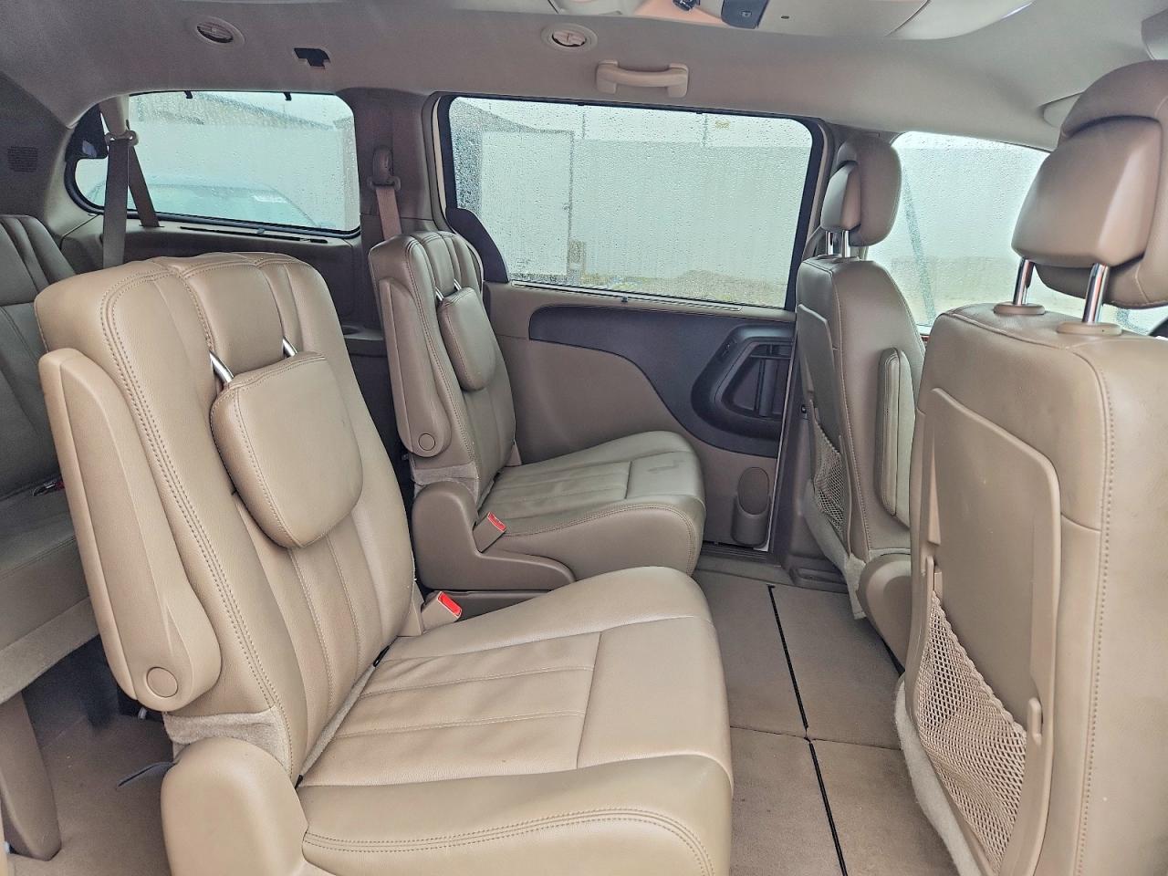 CHRYSLER TOWN & COUNTRY 2013 — 12