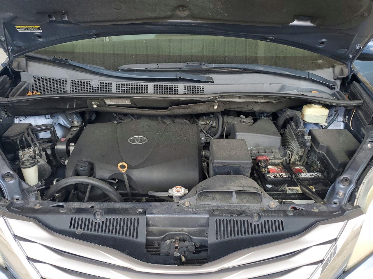 TOYOTA SIENNA 2017 — 13