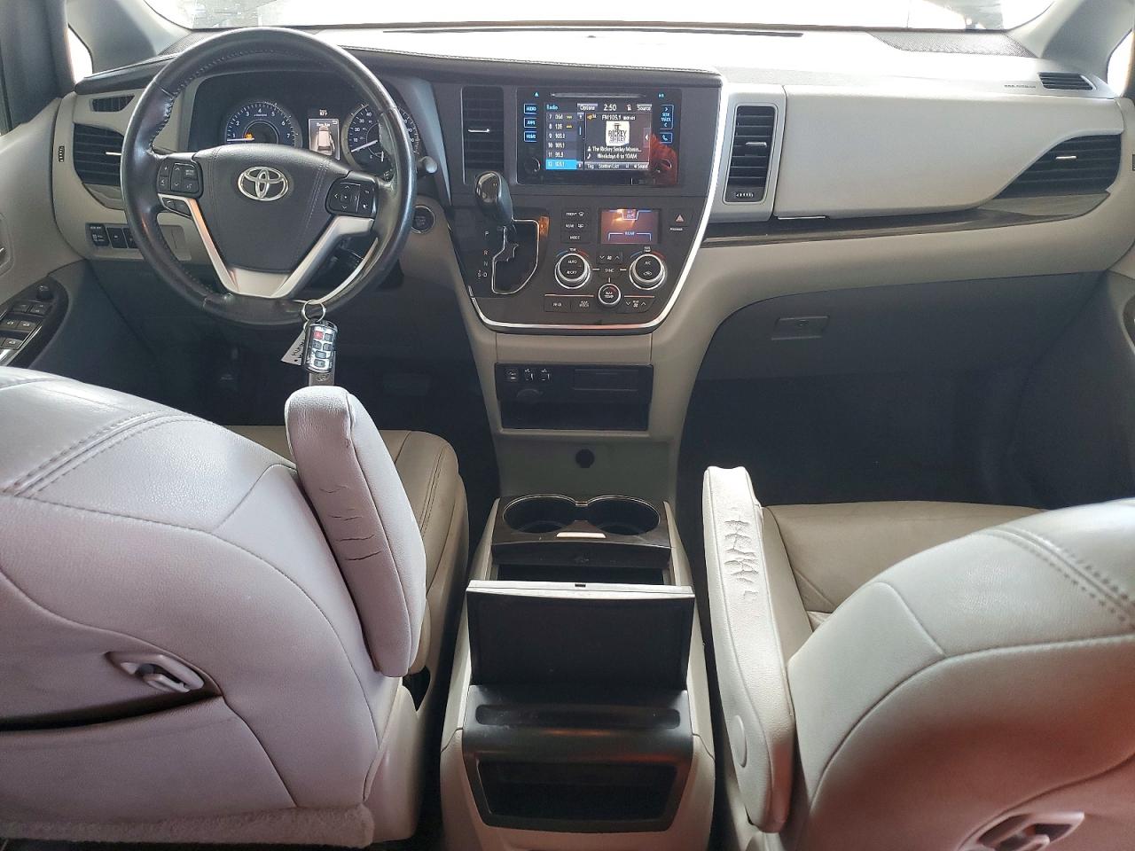 TOYOTA SIENNA 2017 — 9