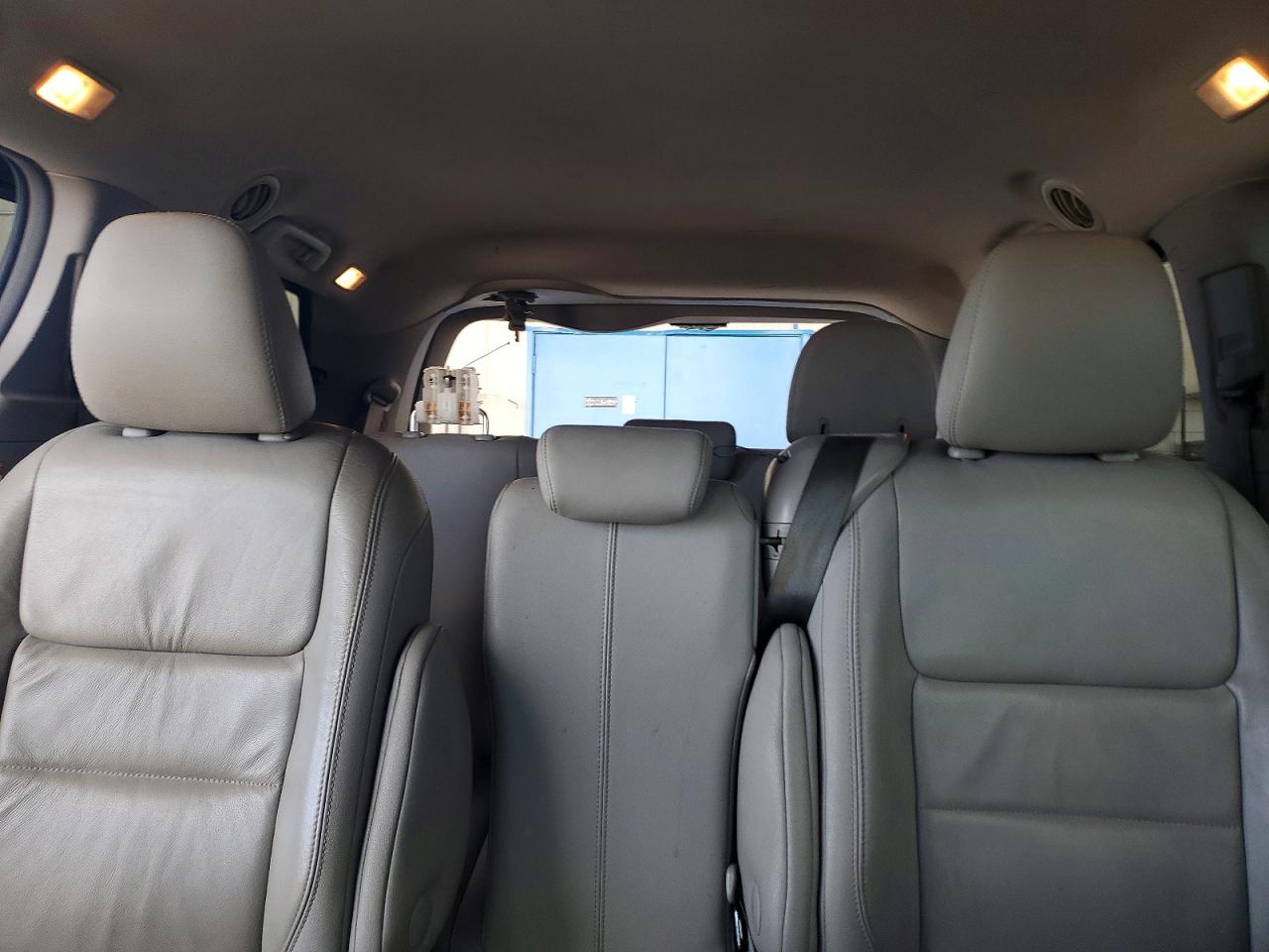TOYOTA SIENNA 2017 — 11