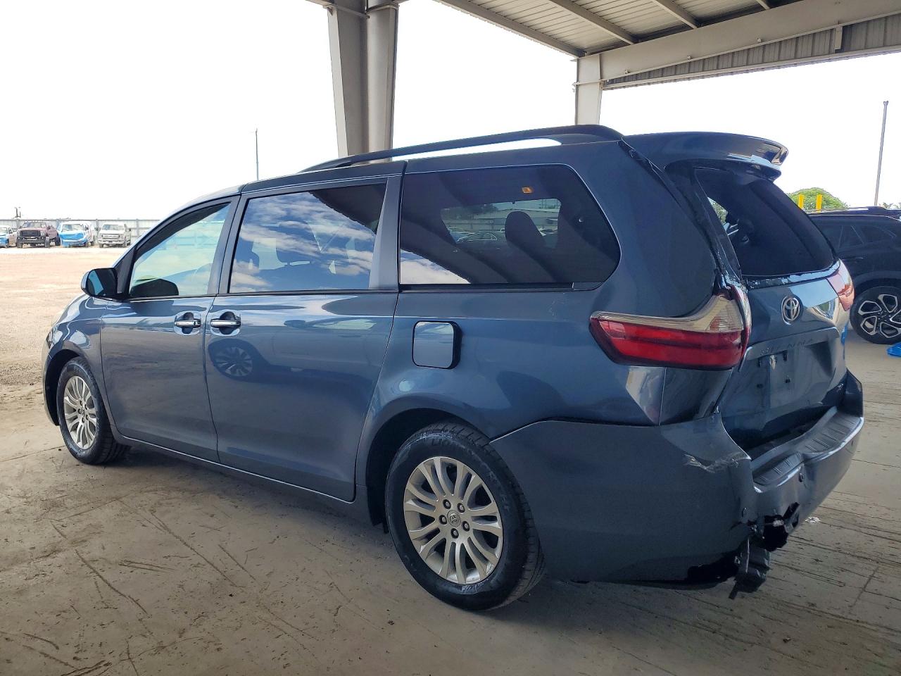 TOYOTA SIENNA 2017 — 3