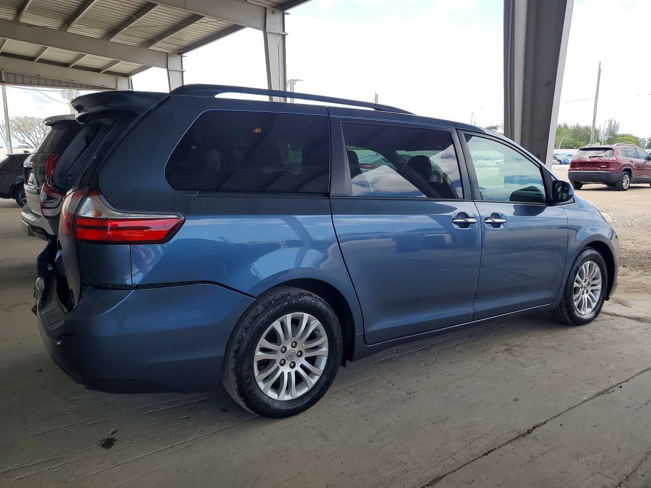 TOYOTA SIENNA 2017 — 4