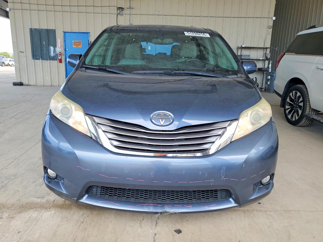 TOYOTA SIENNA 2017 — 6