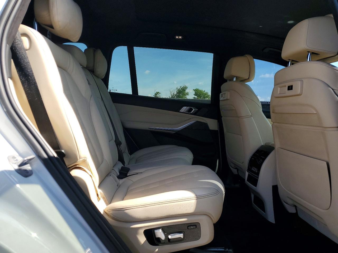 BMW X7 2021 — 12