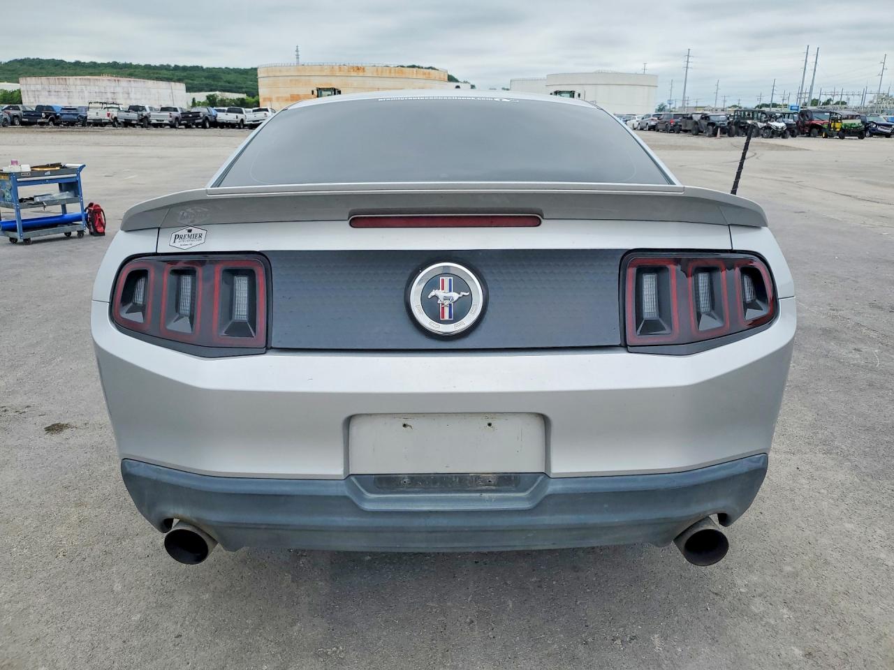 FORD MUSTANG 2010 — 7