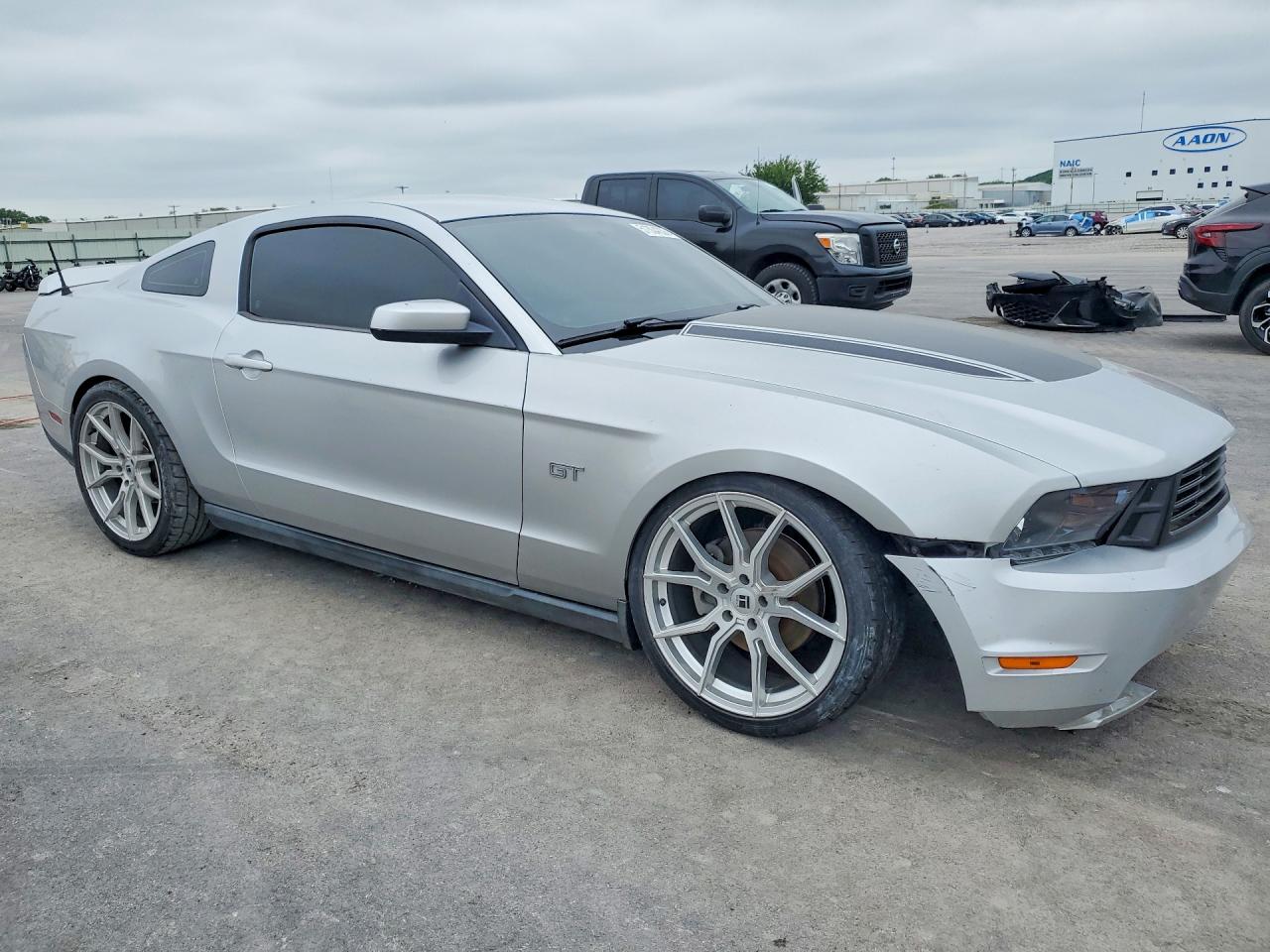 FORD MUSTANG 2010 — 5