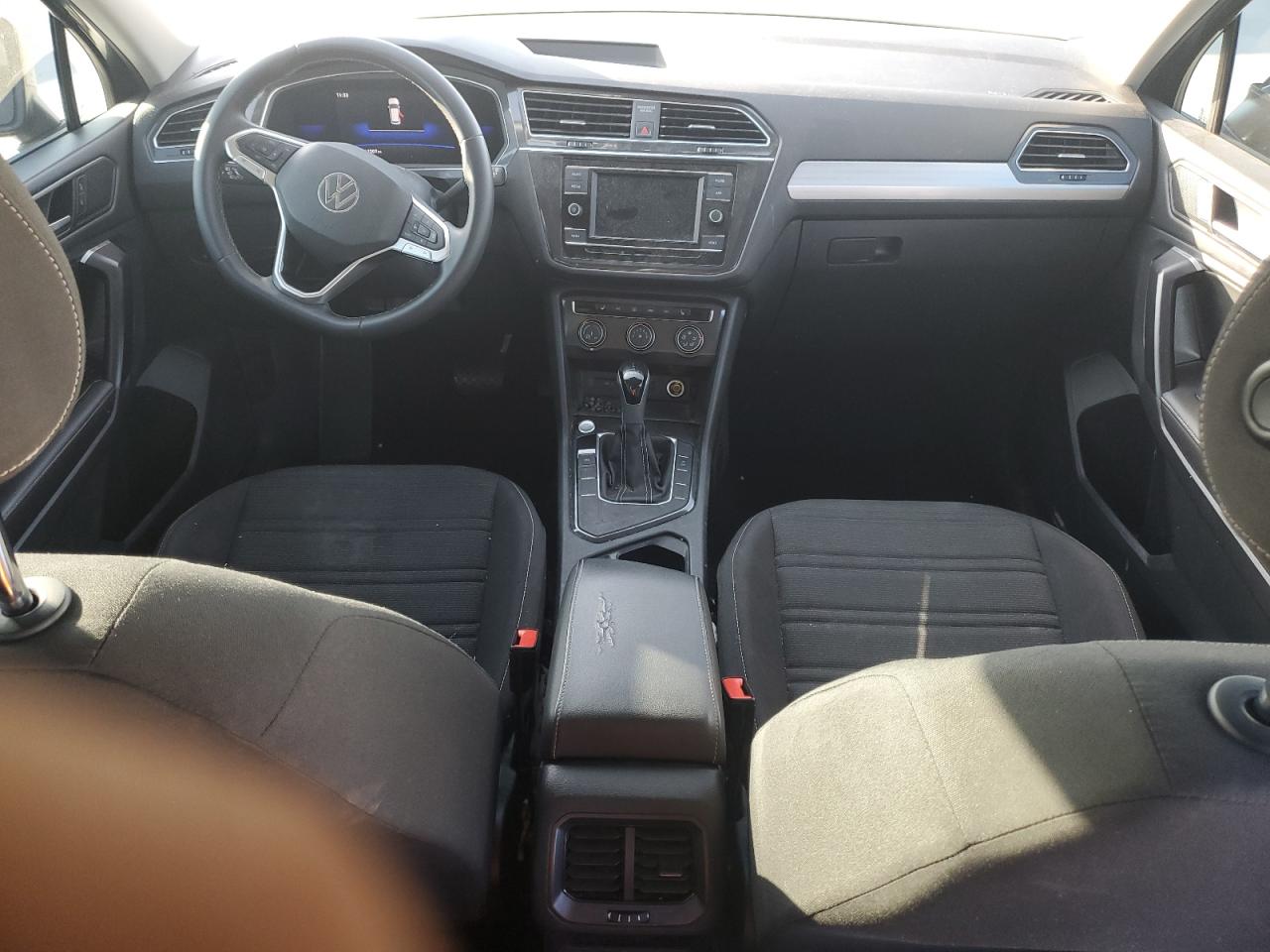 VOLKSWAGEN TIGUAN 2023 — 9