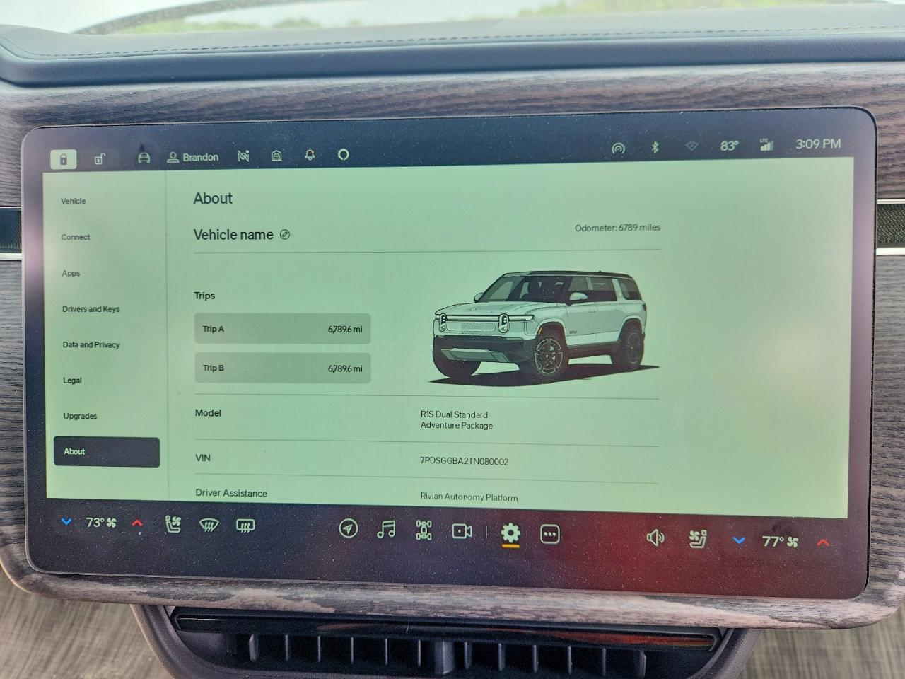RIVIAN R1S 2026 — 10
