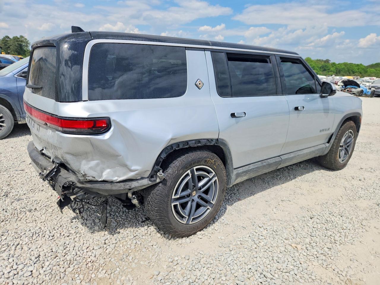 RIVIAN R1S 2026 — 4
