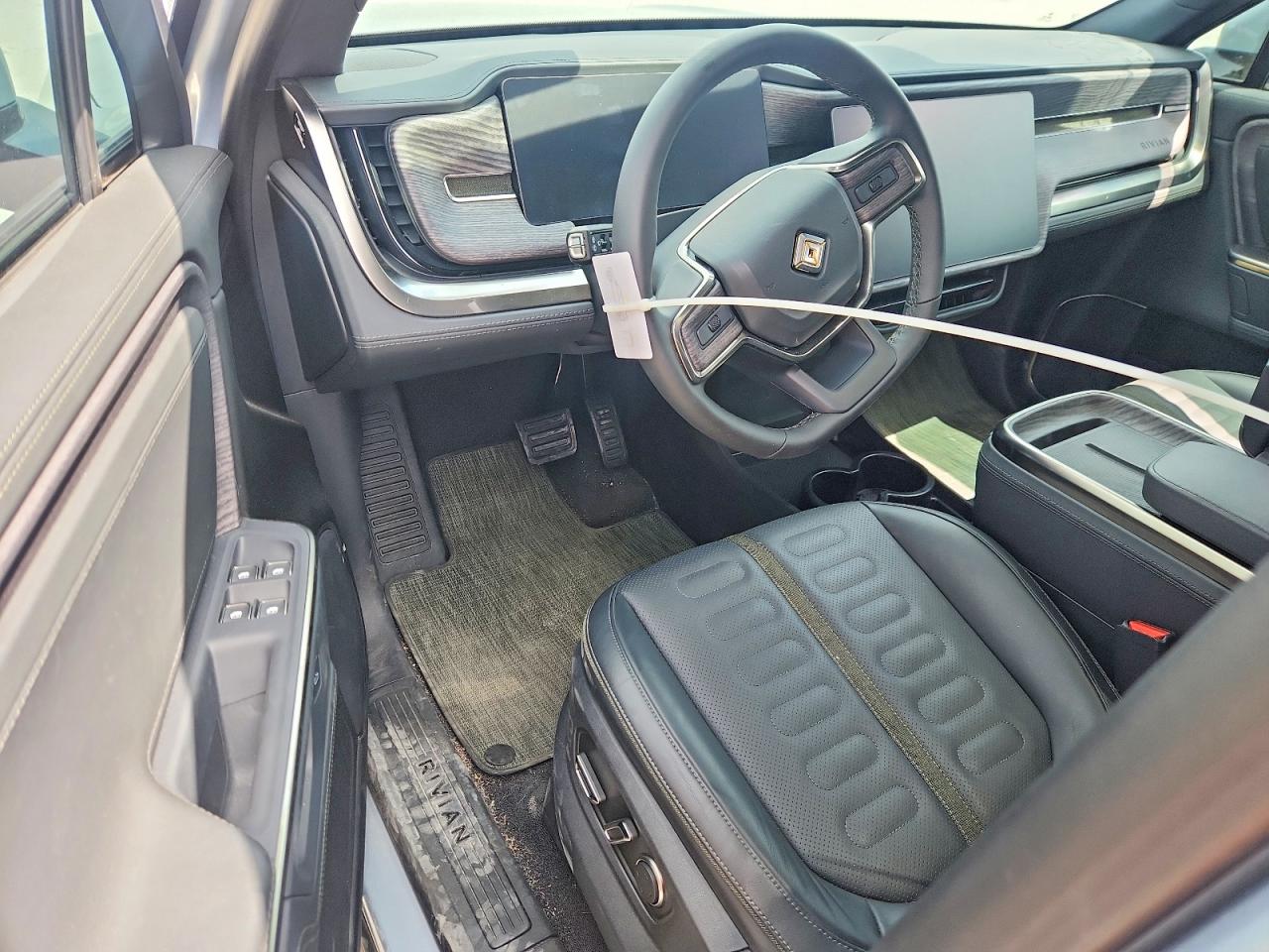 RIVIAN R1S 2026 — 9