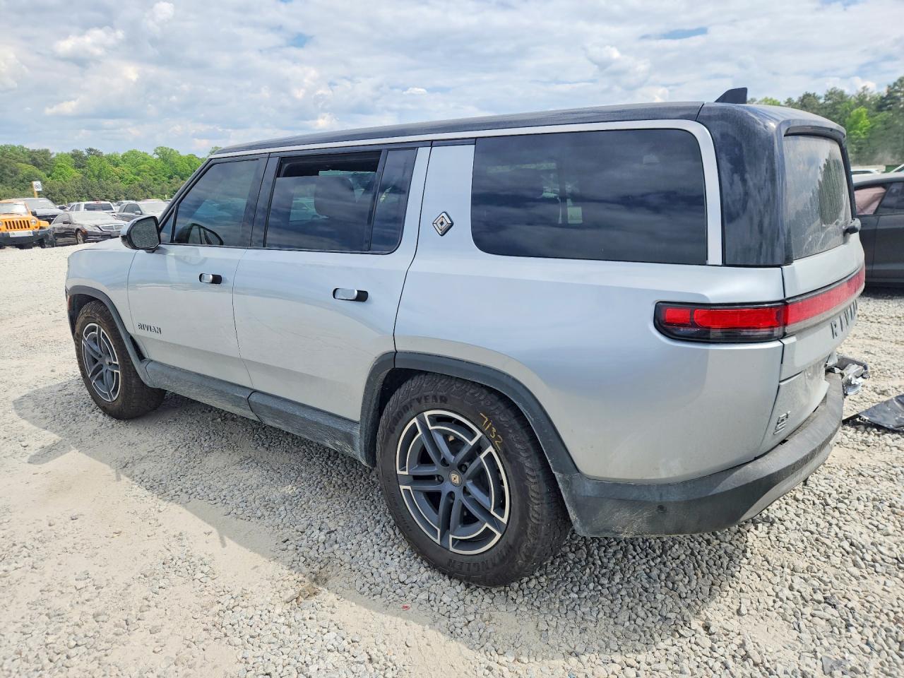 RIVIAN R1S 2026 — 3
