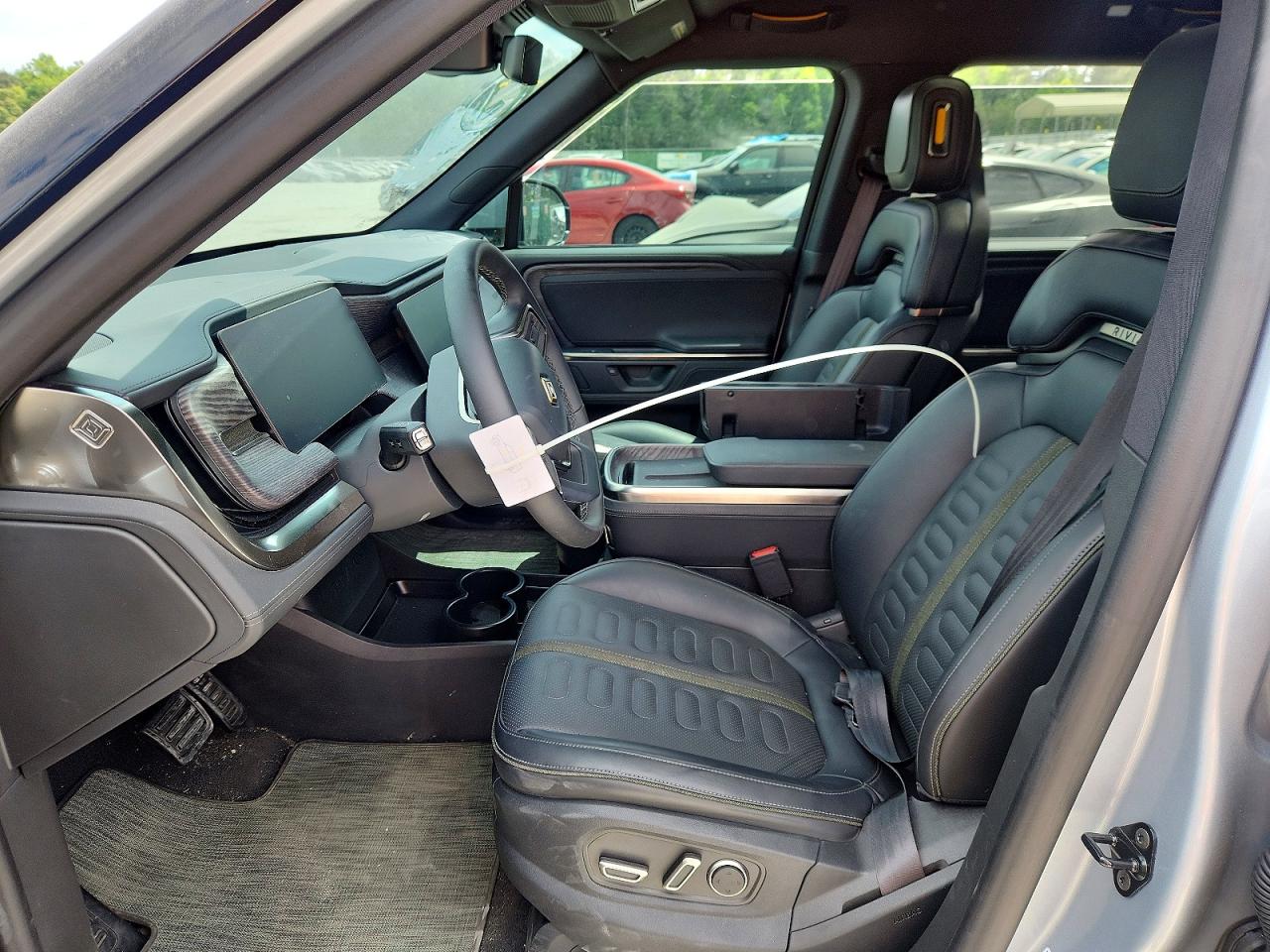 RIVIAN R1S 2026 — 8