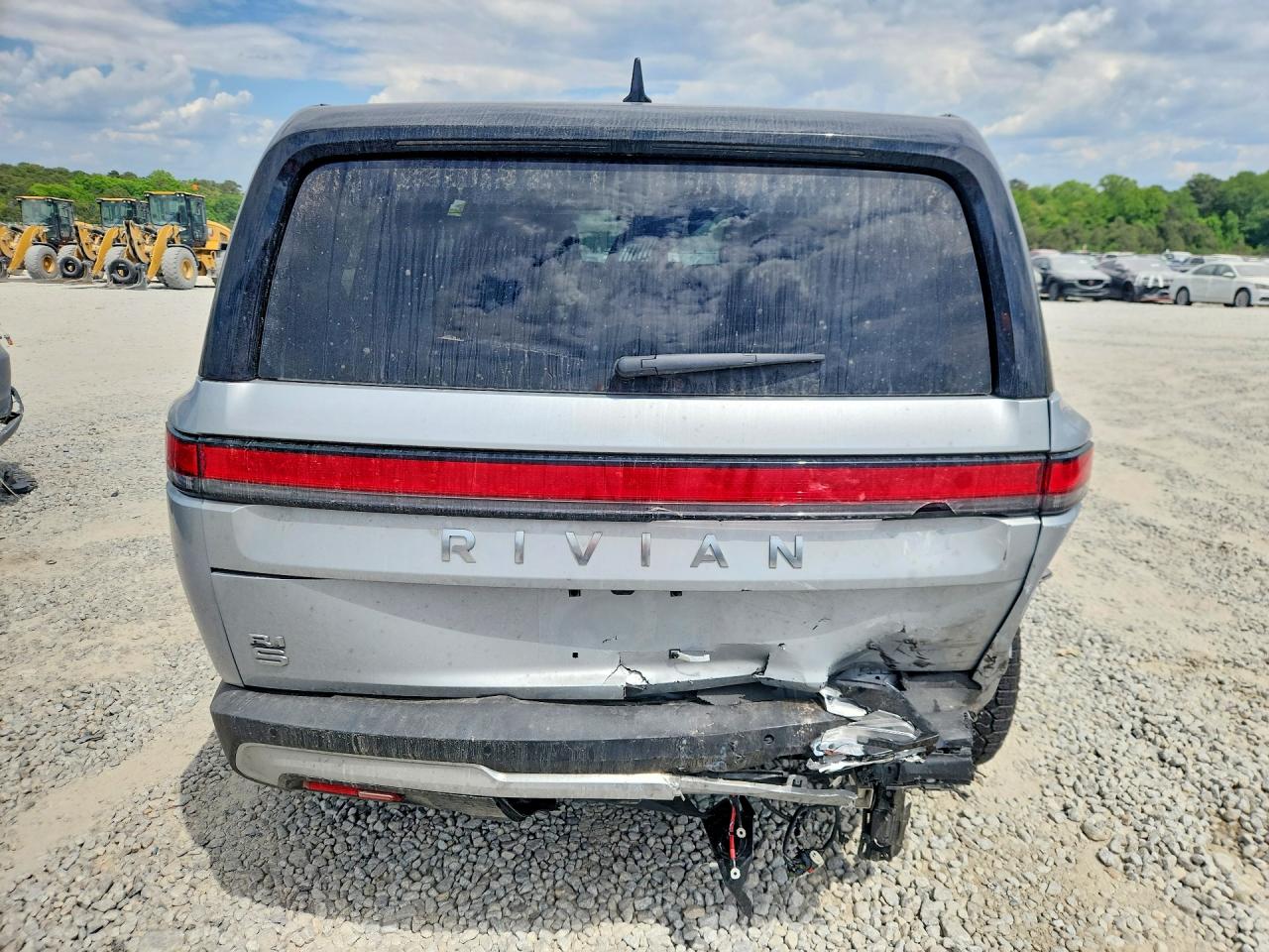 RIVIAN R1S 2026 — 7