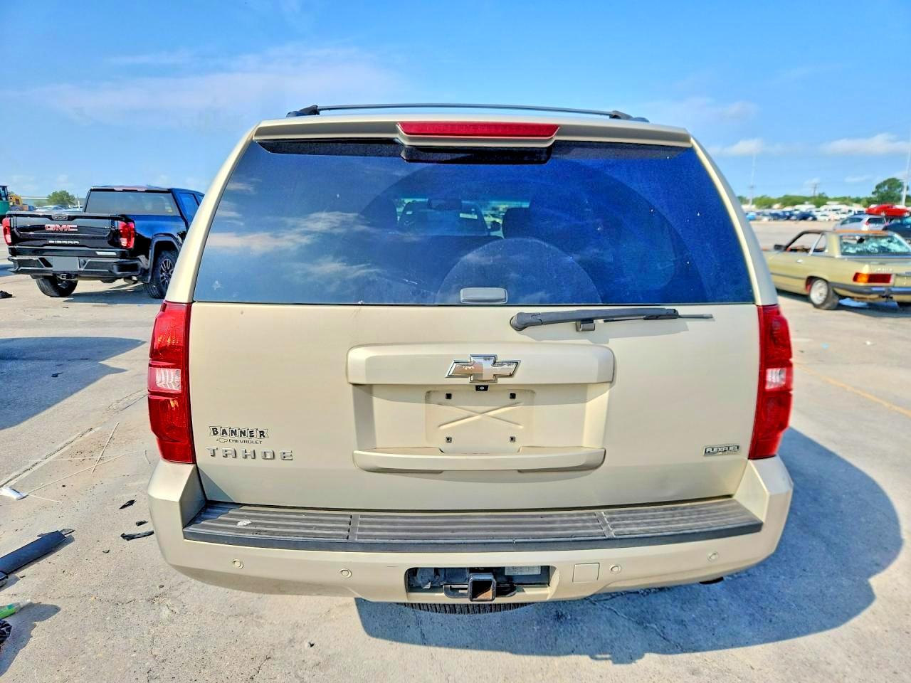 CHEVROLET TAHOE 2011 — 7