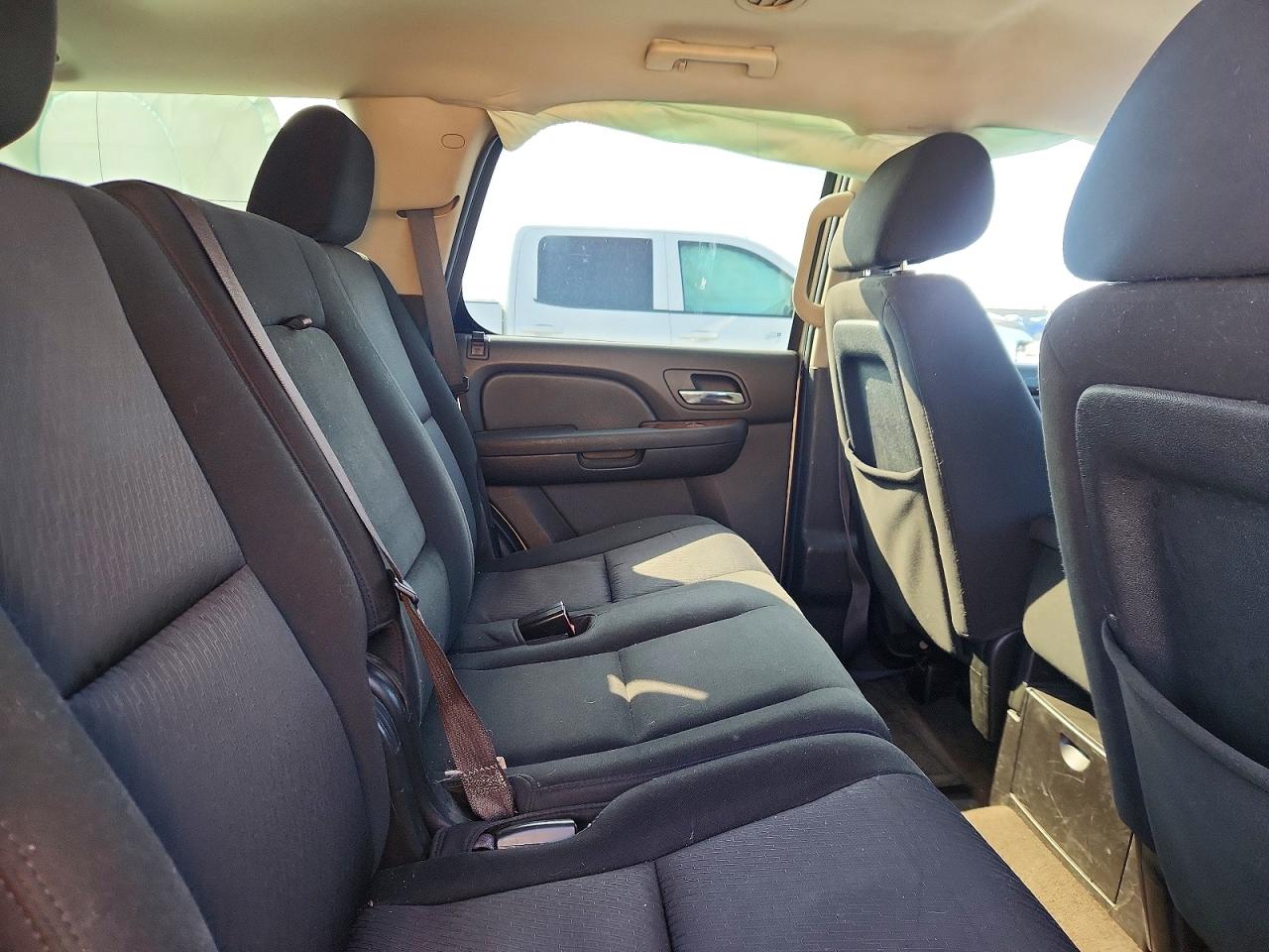CHEVROLET TAHOE 2011 — 12