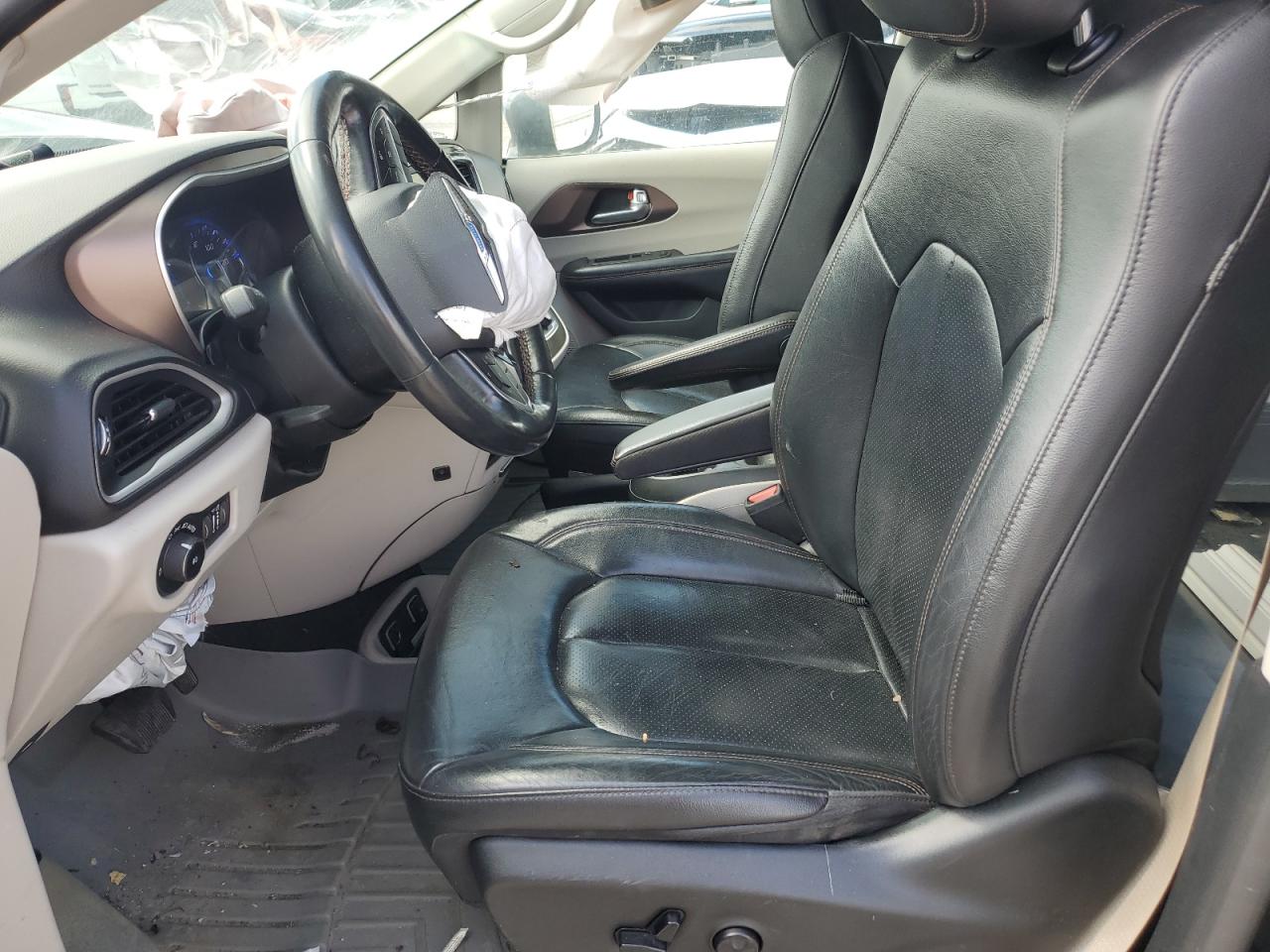 CHRYSLER PACIFICA 2019 — 8