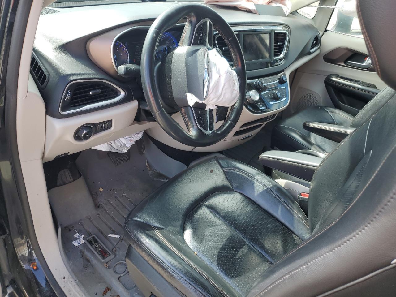 CHRYSLER PACIFICA 2019 — 9
