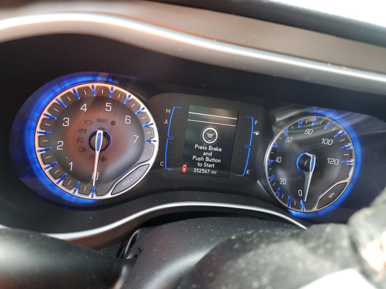 CHRYSLER PACIFICA 2019 — 10