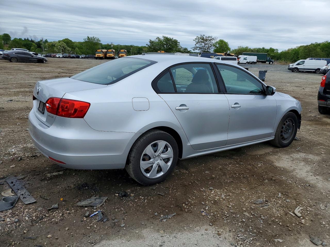 VOLKSWAGEN JETTA 2012 — 4