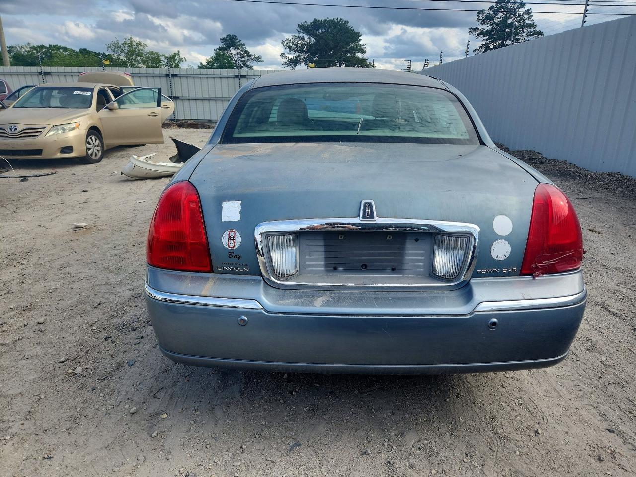 LINCOLN TOWN CAR 2004 — 7