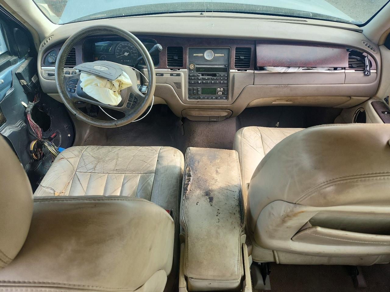 LINCOLN TOWN CAR 2004 — 9