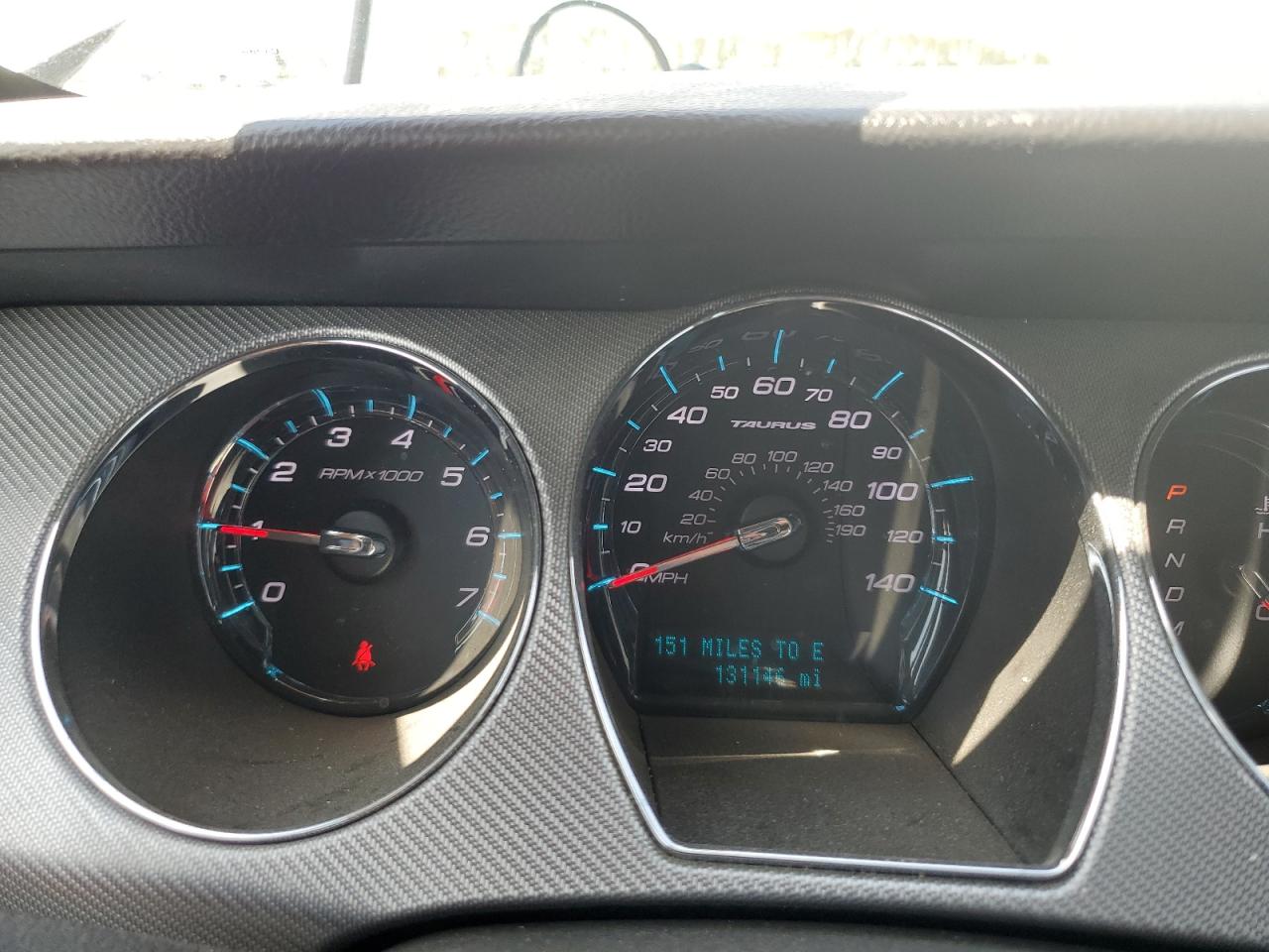 FORD TAURUS 2011 — 10