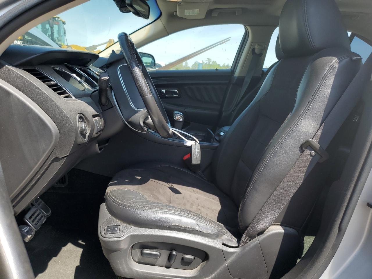 FORD TAURUS 2011 — 8