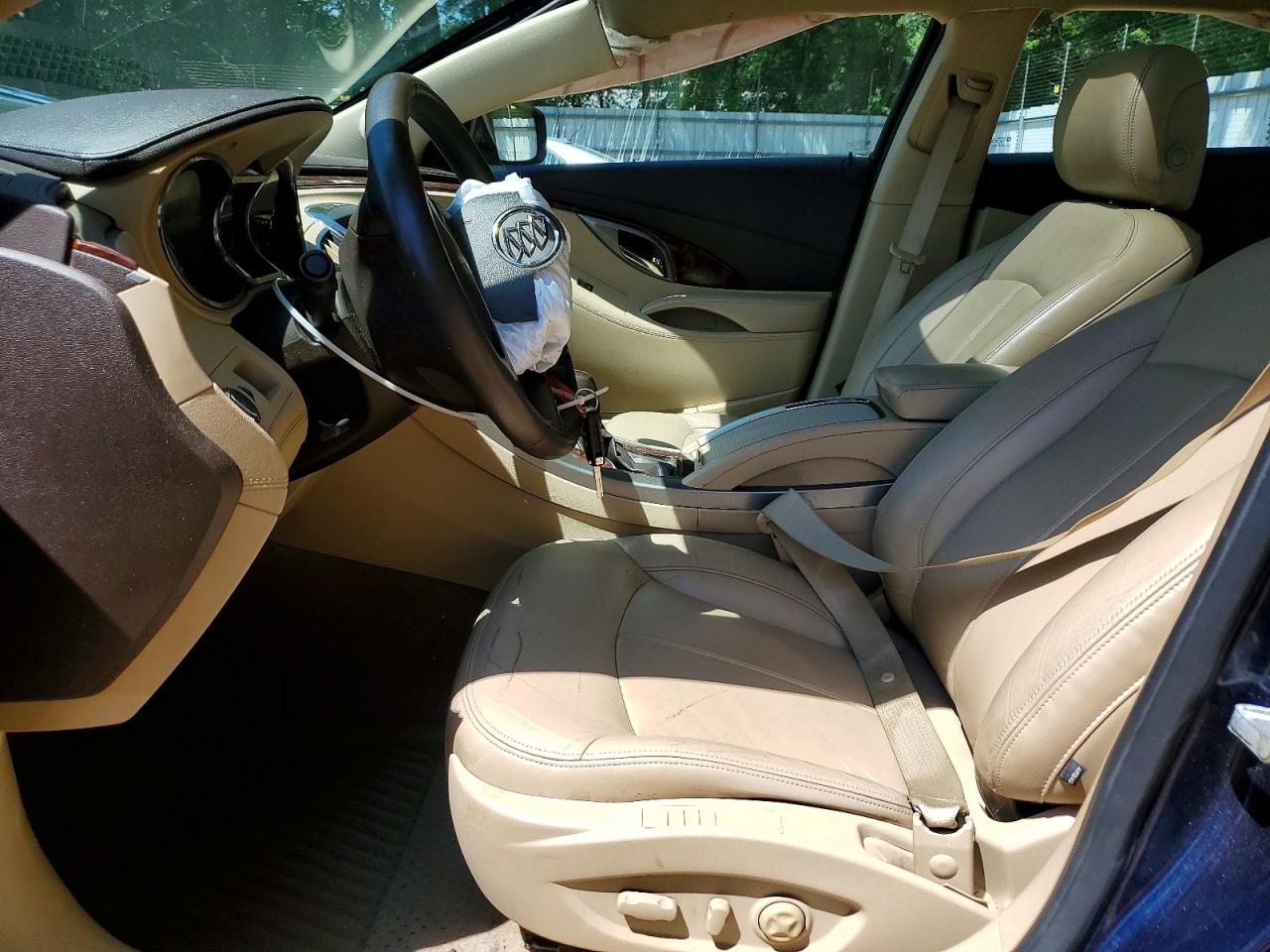 BUICK LACROSSE 2010 — 8