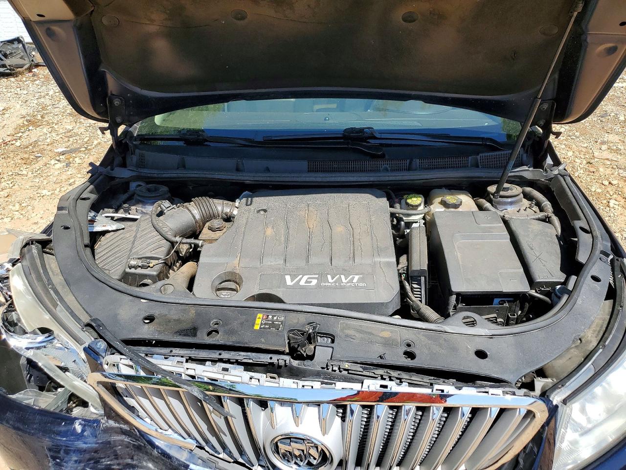 BUICK LACROSSE 2010 — 12