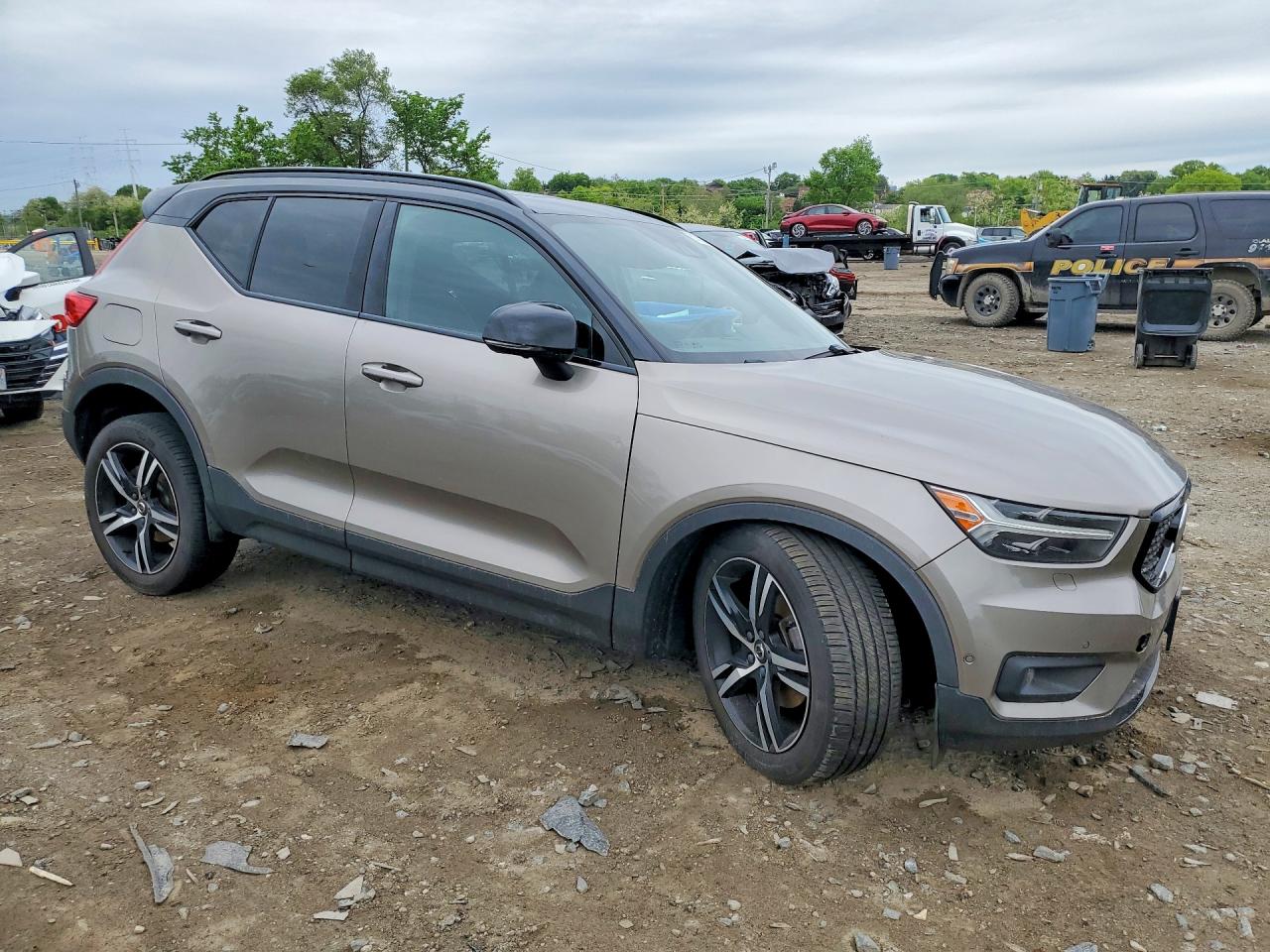 VOLVO XC40 2022 — 5