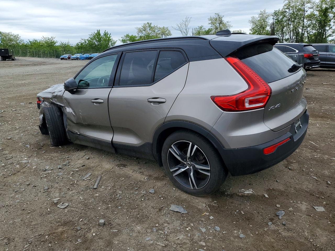 VOLVO XC40 2022 — 3