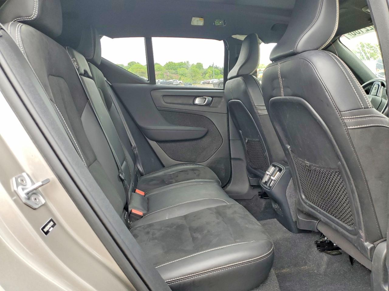 VOLVO XC40 2022 — 12
