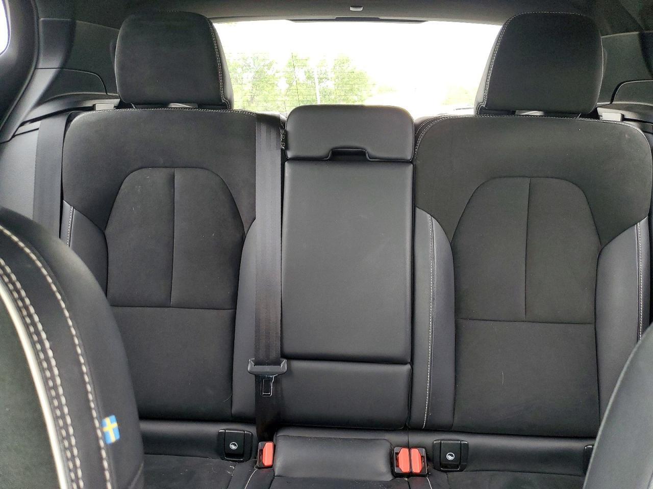 VOLVO XC40 2022 — 11