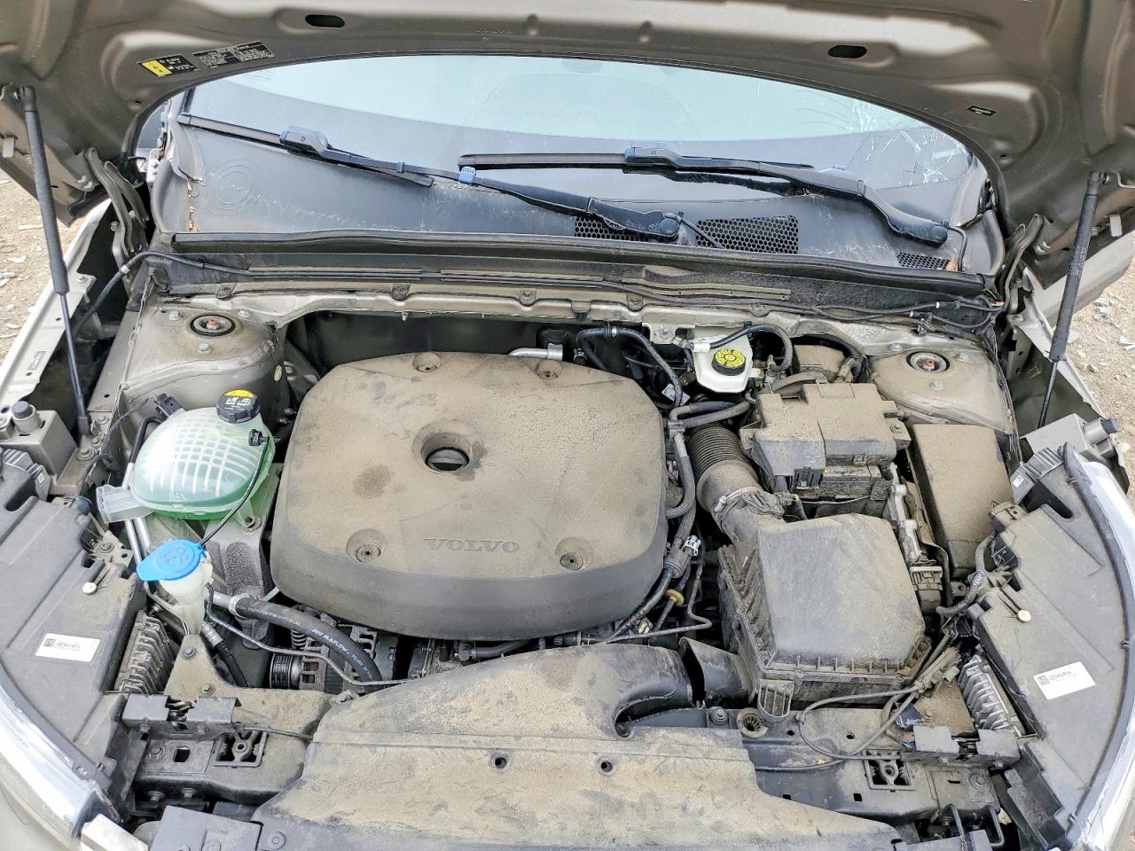 VOLVO XC40 2022 — 13